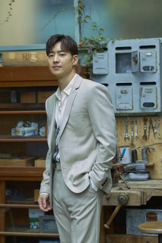 밝고 어디로 튈 지 알 수 없는 캐릭터를 연기하며 생각과 표현이 자유로워 졌다는 이제훈. 제공| CJ엔터테인먼트