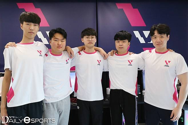 왼쪽부터 비전 스트라이커즈의 '알비' 구상민, '제스트' 김기석, '킹' 이승원, '스택스' 김구택, '글로우' 김민수.