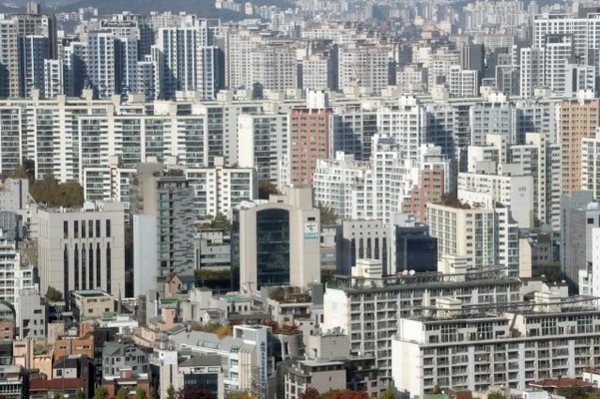 23일 오전 서울 서초구 아파트와 건물들의 모습. /연합뉴스