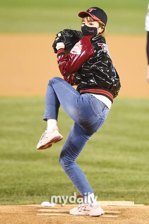 ▲ 에이핑크 윤보미 '완벽한 자세'