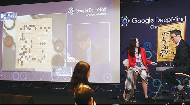 알고리즘의 영향력이 갈수록 커지고 있다. 사진은 이세돌 9단과 알파고의 대국 모습.   <이승환 기자>