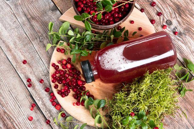 식감과 맛 때문에 일상의 식재료가 되기에 부족했던 크랜베리는 주스로 개발되면서 영역을 대폭 확장했다. 게티이미지뱅크