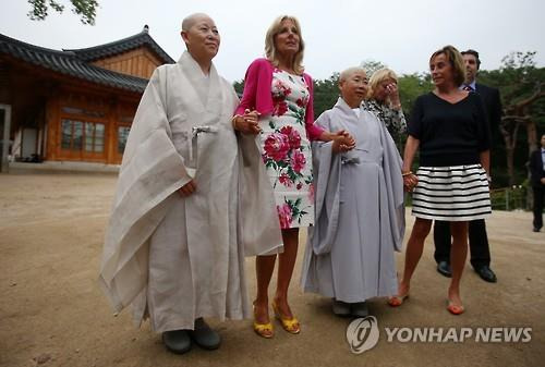 2015년 7월 방한한 질 바이든 여사(왼쪽에서 두번째) [연합뉴스 자료사진]