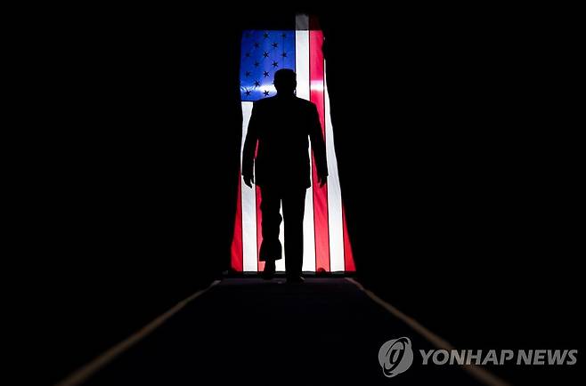 트럼프 미 대통령의 실루엣 [AFP=연합뉴스 자료사진]