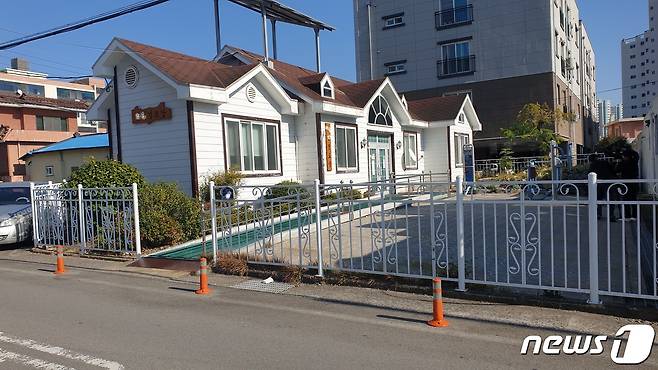 7명의 코로나19 확진자가 발생한 사천 삼천포 소재 경로당. © 뉴스1