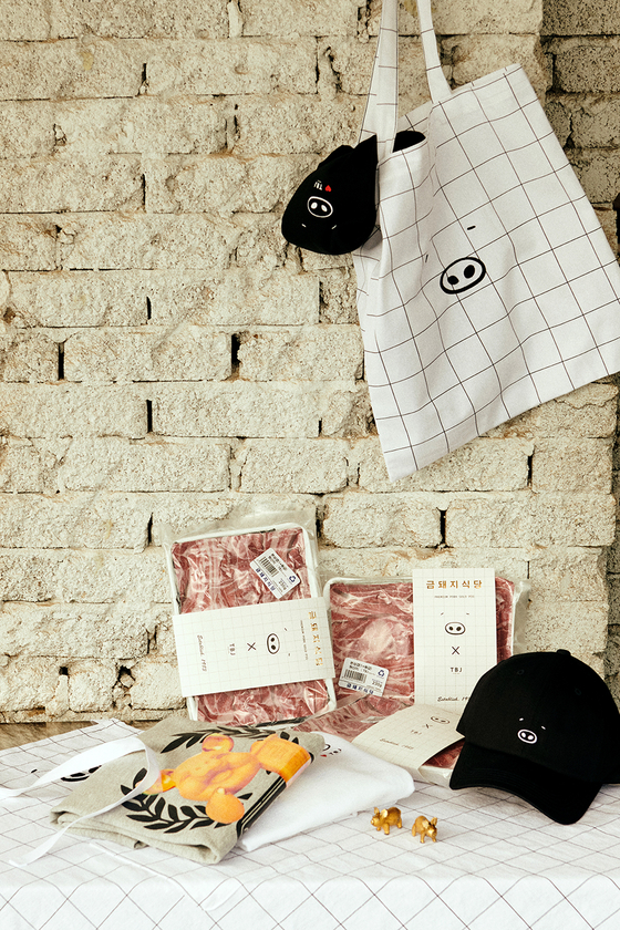 TBJ's new T-shirts, cap, apron and a canvas bag made in collaboration with Golden Pig restaurant. [HANSAE MK]