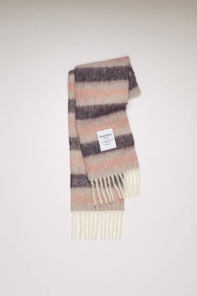 퍼플, 라일락, 핑크 조합이 사랑스러운 스트라이프 머플러, ACNE STUDIO