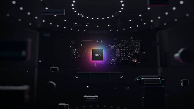 지난 6월 개최된 WWDC에서 애플은 향후 2년내 모든 맥에 애플 실리콘을 탑재하겠다고 선언했다. 그 첫 제품이 애플 M1이다. 출처=애플