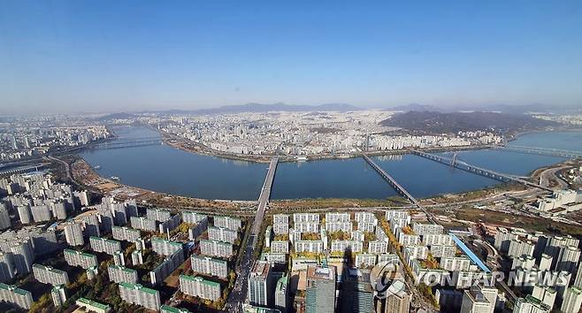 송파구 롯데월드타워 서울스카이에서 바라본 서울 시내 [연합뉴스 자료사진]