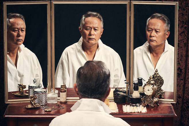 연극 <더 드레서> 공연 연습을 하고 있는 송승환. 사진 정동극장 제공