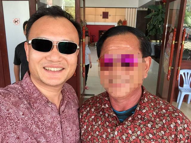 ▲ 2017년께, 캄보디아에서 군부 실세와 함께 찍은 사진. ⓒ프레시안