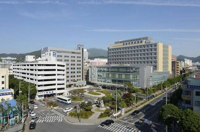 전남대학교병원 본관(1동) 전경 ⓒ전남대병원