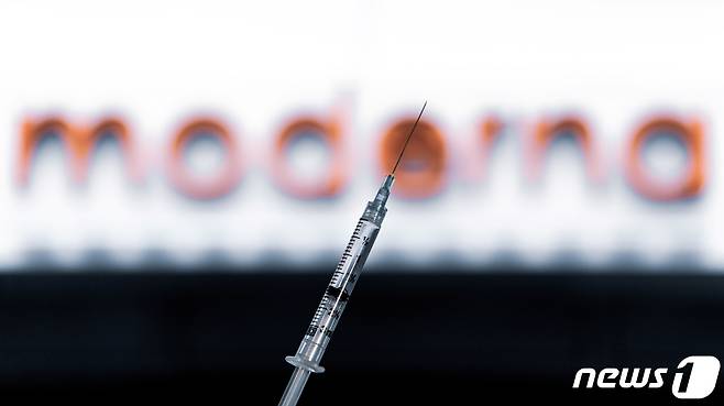 미국 제약사 모더나가 개발한 코로나19 백신 © 로이터=뉴스1