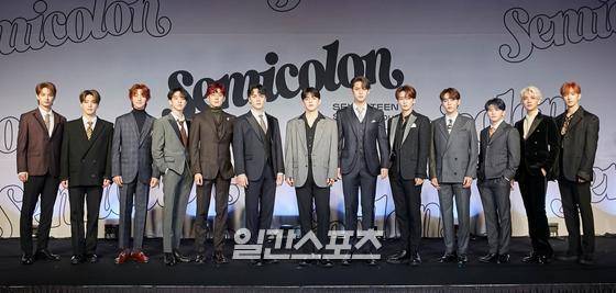 세븐틴(Seventeen)이 19일 오후 스페셜 앨범 ‘; [Semicolon]’ 발매 기념 기자간담회를 온라인으로 진행했다. 세븐틴(에스쿱스, 정한, 조슈아, 준, 호시, 원우, 우지, 디에잇, 민규, 도겸, 승관, 버논, 디노) 멤버들이 포토타임에서 포즈를 취하고 있다. 〈사진=플레디스 제공〉 김진경 기자 kim.jinkyung@jtbc.co.kr/2020.10.19/