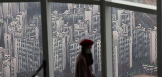 서울 송파구 롯데월드타워 서울스카이에서 바라본 아파트 단지의 모습. [이미지출처=연합뉴스]