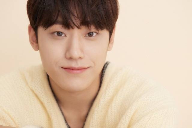 이도현이 '18 어게인'으로 눈도장을 제대로 찍었다. 첫 주연 작에서 그는 30대 아저씨의 내면을 가진 18살 청년 고우영 역을 맡아 열연을 펼쳤다. "책임감이 컸지만 잘 작품이 마무리돼서 다행"이라며 기분 좋은 미소를 지었다. /위에화엔터테인먼트코리아 제공