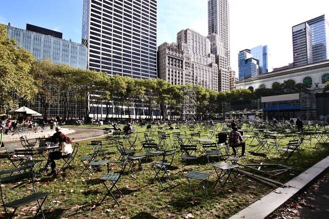 의자가 다시 살려낸 공원, 뉴욕 브라이언트 공원 ©주신하