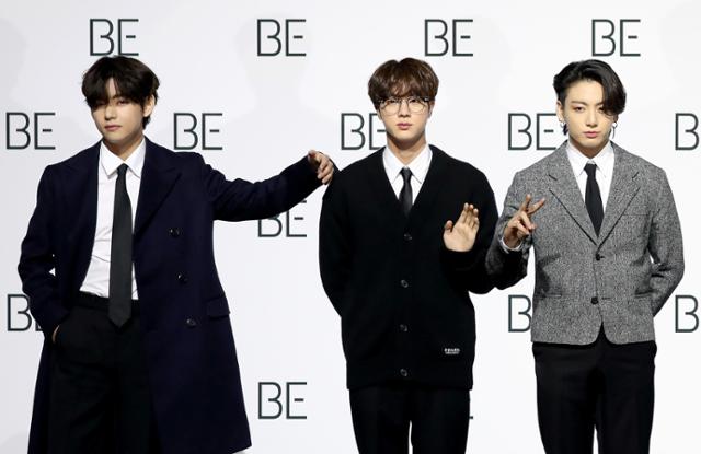 20일 BTS 멤버 진(가운데) 등은 "대한민국 청년으로서 나라의 부름이 있으면 언제든 응하겠다"며 군 복무 의사를 다시 한번 강조했다. 뉴시스