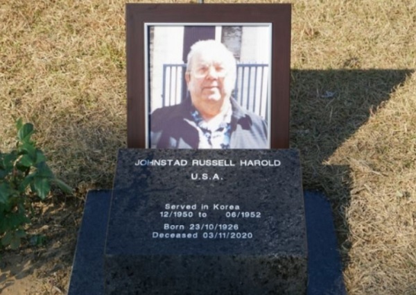 미국인 6·25전쟁 참전용사 러셀 해롤드 존스태드가 20일 유엔기념공원에 안장된 모습. 재한유엔기념공원관리처 제공