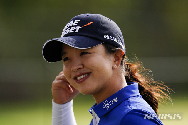 [펜실베이니아=AP/뉴시스] 김세영(27)은 11일(한국시간) 미국 펜실베이니아주 뉴타운 스퀘어의 애러니밍크 골프클럽(파70)에서 열린 KPMG 여자 PGA 챔피언십 3라운드에서 단독 선두에 올랐다.
