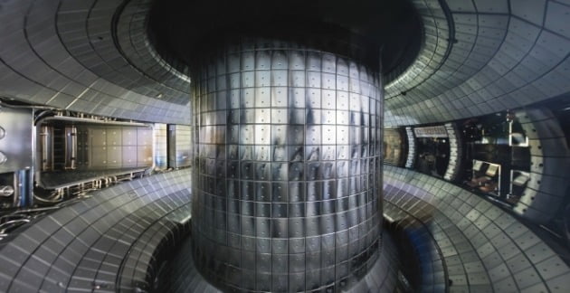 KSTAR 진공용기 내부 사진 [사진=한국핵융합에너지연구원 제공]
