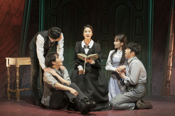 "Black Mary Poppins" is currently being staged at the Daehangno TOM1 Theater. [COMEIN COMPANY]