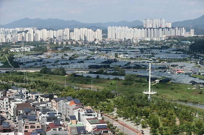 지난 7월 말 임대차2법(전‧월세상한제, 계약갱신청구권) 시행에 따른 전세난이 3기 신도시 공급 지연 등 영향으로 내년 이후까지 길어질 수 있다는 관측이 제기된다. 사진은 3기 신도시 창릉지구 모습. [연합]