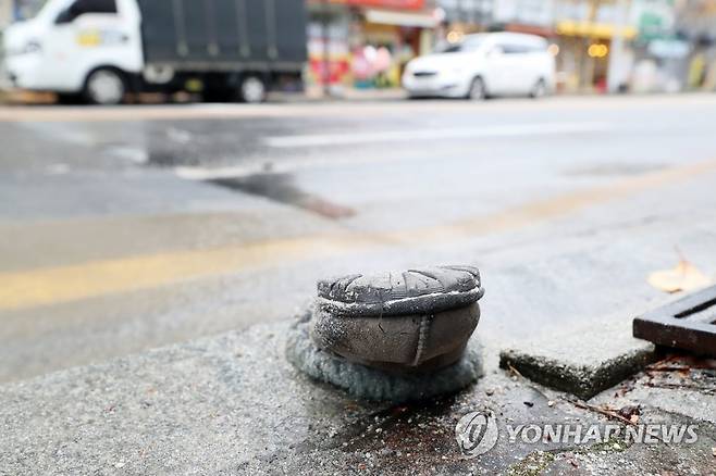 어린이보호구역 사고, 신발만 덩그러니 [연합뉴스 자료사진]