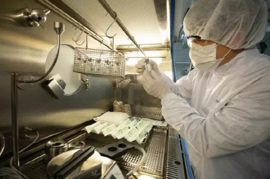 셀트리온 연구진이 코로나19 항체치료제 개발에 몰두하고 있다. 



셀트리온 제공