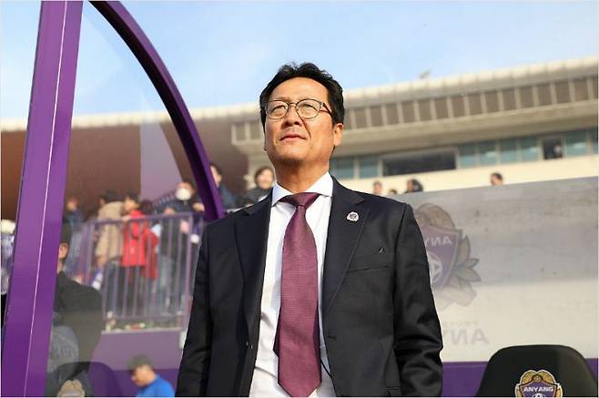K리그2 FC안양은 2020시즌을 끝으로 계약이 끝난 김형열 감독과 결별을 선택했다.(사진=FC안양)