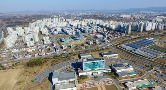 농촌진흥청 건물과 전북혁신도시의 모습. 프리랜서 장정필
