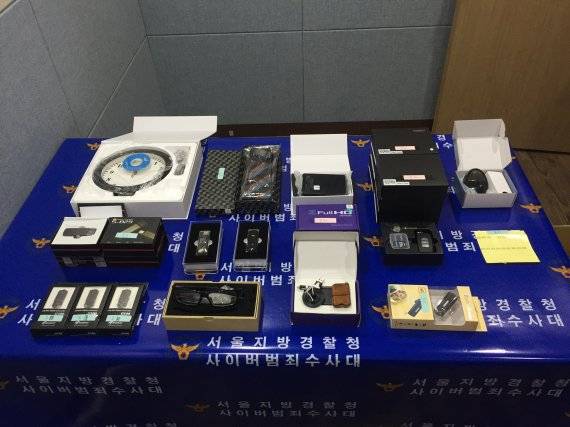 서울시경이 압수한 몰카 및 녹음기, 성관계 중 몰카는 불법으로 처벌되지만 몰래녹음은 처벌되지 않는다. fnDB