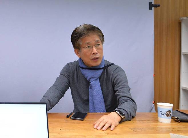 인터비즈 회의실을 찾아온 세비앙 류인식 대표, 출처: IT동아