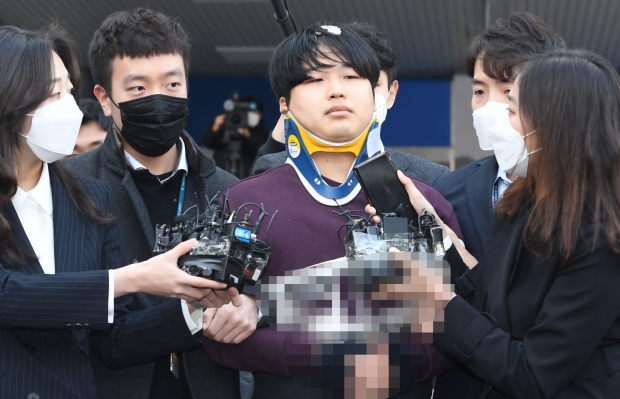 텔레그램 '박사방' 운영자 조주빈(24)에게 1심은 징역 40년을 선고했다. 사진 = 연합뉴스
