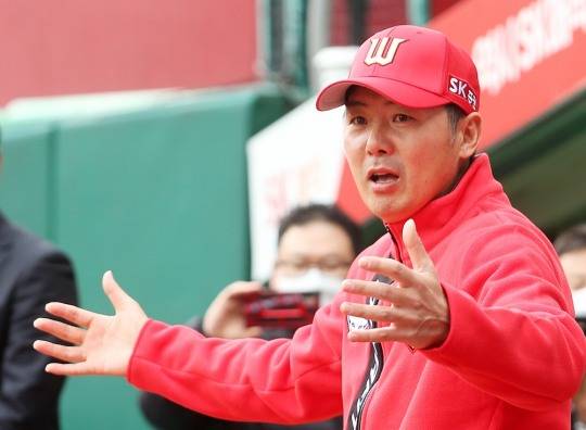 SK가 김원형 감독을 중심으로 한 코칭스태프 개편을 마무리했다.