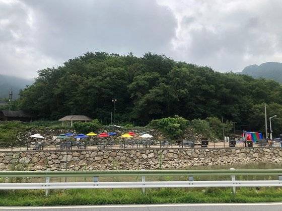 불법 시설물이 철거되고 정비된 경기도 포천시 백운계곡 변의 현재 모습. 포천시