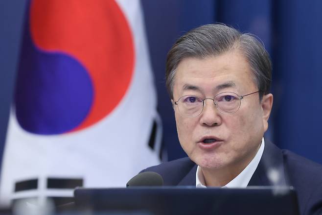 문재인 대통령이 지난달 30일 청와대에서 수석·보좌관 회의를 주재하고 있다. [연합]