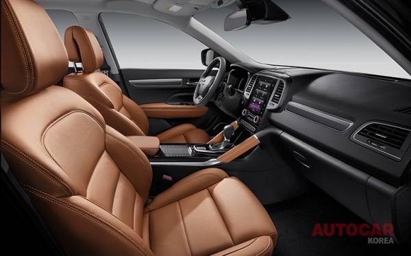 QM6의 시트 가죽 색상이 바뀌었다