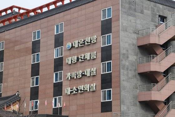 부곡의 온천 숙소 대부분이 대중탕뿐 아니라 가족탕을 갖췄다. 가족탕은 2~3시간 대실 방식으로 이용할 수도 있다. 최승표 기자