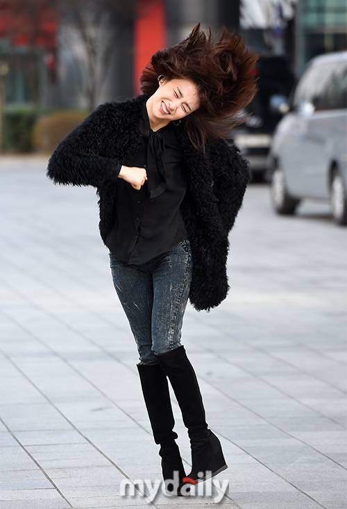 ▲ 박하선, '깡' 춤추며 출근