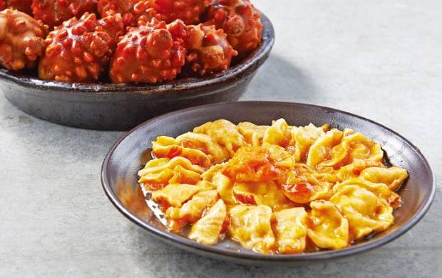 여기서 멍게는 그냥  밑반찬이야