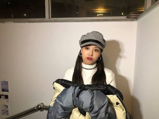 Yubin, Sight-focused Doll-like visual Goddess beauty tuktukSinger Yubin from the group Wonder Girls has revealed his current situation.Yubin posted a picture on his SNS on December 7 with an article called Hmmmm.In the photo, Yubin showed a padded figure wearing a white knit.Yubin showed off her cute charm by sticking out her lips with a dazed look.Meanwhile, Yubin released Nepep (ME TIME) on May 21.jang hee-soo