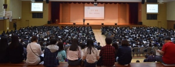 8일 서울의 자율형 사립고(자사고)들이 면접 대신 완전 추첨으로 2021학년도 신입생을 선발하기로 했다. 사진=연합뉴스