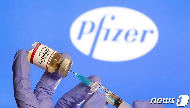 미국 화이자와 독일 바이오엔테크의 코로나19 백신 이미지. © 로이터=뉴스1