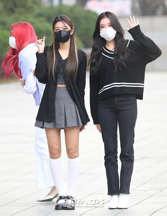 Lee Hye-bin - JooE, Hello to the endGroup Momoland has a photo time on the way to work to attend SBS Power FM Doosan Escape Cult show at SBS in Mok-dong, Yangcheon-gu, Seoul on the afternoon of the 10th.