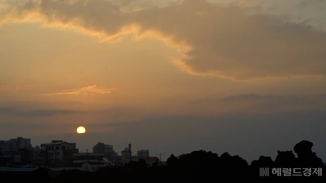 노을이 지는 제주도 해안지역. [안경찬 PD]