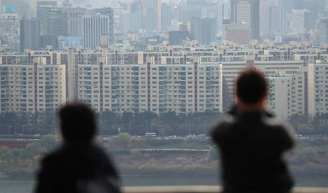 서울 응봉산에서 바라본 강남구 일대 아파트 모습. [연합뉴스]