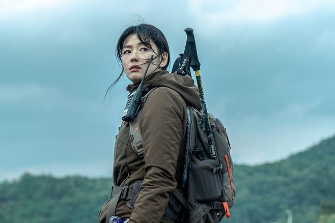 Jirisan Jun Ji-hyun X Ju Ji-hoon, KDrama main character met ..In the best anticipated Jirisan that makes 2021 wait, it first released two shots of Jun Ji-hyun and Ju Ji-hoon.TVNs new drama Jirisan is a mystery that tells the story of people climbing the mountain in the background of the vast Jirisan.Following the meeting of Kim Eun-hee, who wrote the Kingdom series, and director Lee Eung-bok, who directed Mr. Sunshine, the combination of Jun Ji-hyun (Seoigang Station), who is the main character of K-Drama, and Ju Ji-hoon (gang hyun Station), which is beyond the imagination of former World Drama fans. The work youre making.In particular, Jun Ji-hyun and Ju Ji-hoon, who are breathing together through the photos released this time, are caught and the expectation index is higher.Two people who have even digested their climbing clothes are staring at the camera while posing cutely as if they are taking a break from the shooting.But in another photo, I see a perfect immersion in the Ranger Seoi River (Jun Ji-hyun), and the gang hyun (Ju Ji-hoon), which are walking in the mountains to save people in the play, and the atmosphere surrounding me as well as the eyes changes to hold my breath for a moment.Especially, those who have a radio, GPS tracker on their backpacks and various equipment such as lanterns and sticks are more nervous because they are nervous somewhere, unlike the quiet and mysterious scenery of the mountains.Indeed, there is already a hot question about what the Seoi River and gang hyun will face here in the mystery of Jirisan.Among them, Kim Eun-hee and Ju Ji-hoon appeared on TVNs You Quiz on the Block on the 9th, and revealed the behind-the-scenes Kahaani of Jirisan, sparking another expectation.Kim Eun-hee, author of the book, said, I wanted to try a genre that saves people, saying Jirisan. He predicted the birth of a new genre with a new texture.In addition, Jun Ji-hyun and Ju Ji-hoon said, They were good together.Ju Ji-hoon, who has been in the third breath with Kim Eun-hee following the Kingdom series, also boasted that he was going to play a lot in the artists workshop and expected another synergy of fantasy.Meanwhile, Jirisan will be broadcast on tvN in 2021, and will be broadcast simultaneously in World through global OTT platform IQIYI overseas.Photo = AKahaani