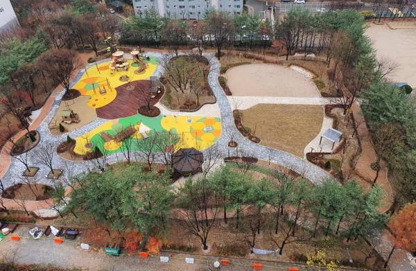 수원시 영통구는 영통3동 소재 박지성어린이공원을 리모델링해 새롭게 단장했다고 밝혔다. / 사진제공=수원시