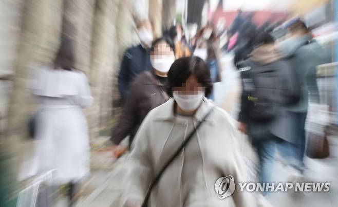 마스크 쓴 시민 [연합뉴스 자료사진]